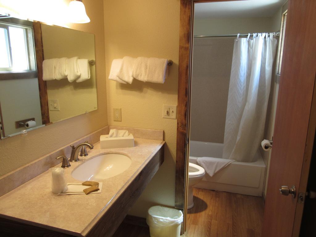 Al'S Westward Ho Motel West Yellowstone Buitenkant foto